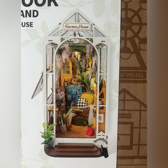 Rolife Booknook & Wonderland Garden House DIY Miniature Diorama - Picture 2 of 6